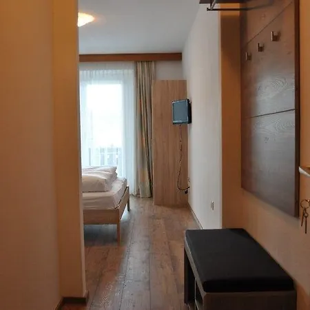 Aparthotel Garni Hofer 2*